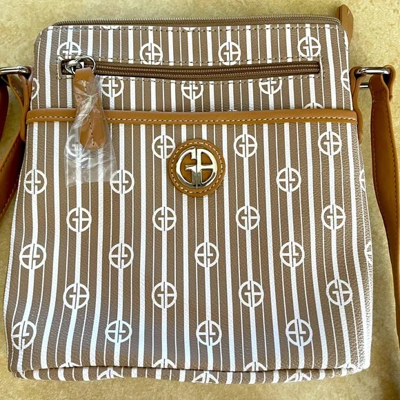 ✨HP✨ NWOT “GIANI BERNINI” TAN/BEIGE CROSSBODY PURSE WITH ADJUSTABLE STRAP - Picture 7 of 9
